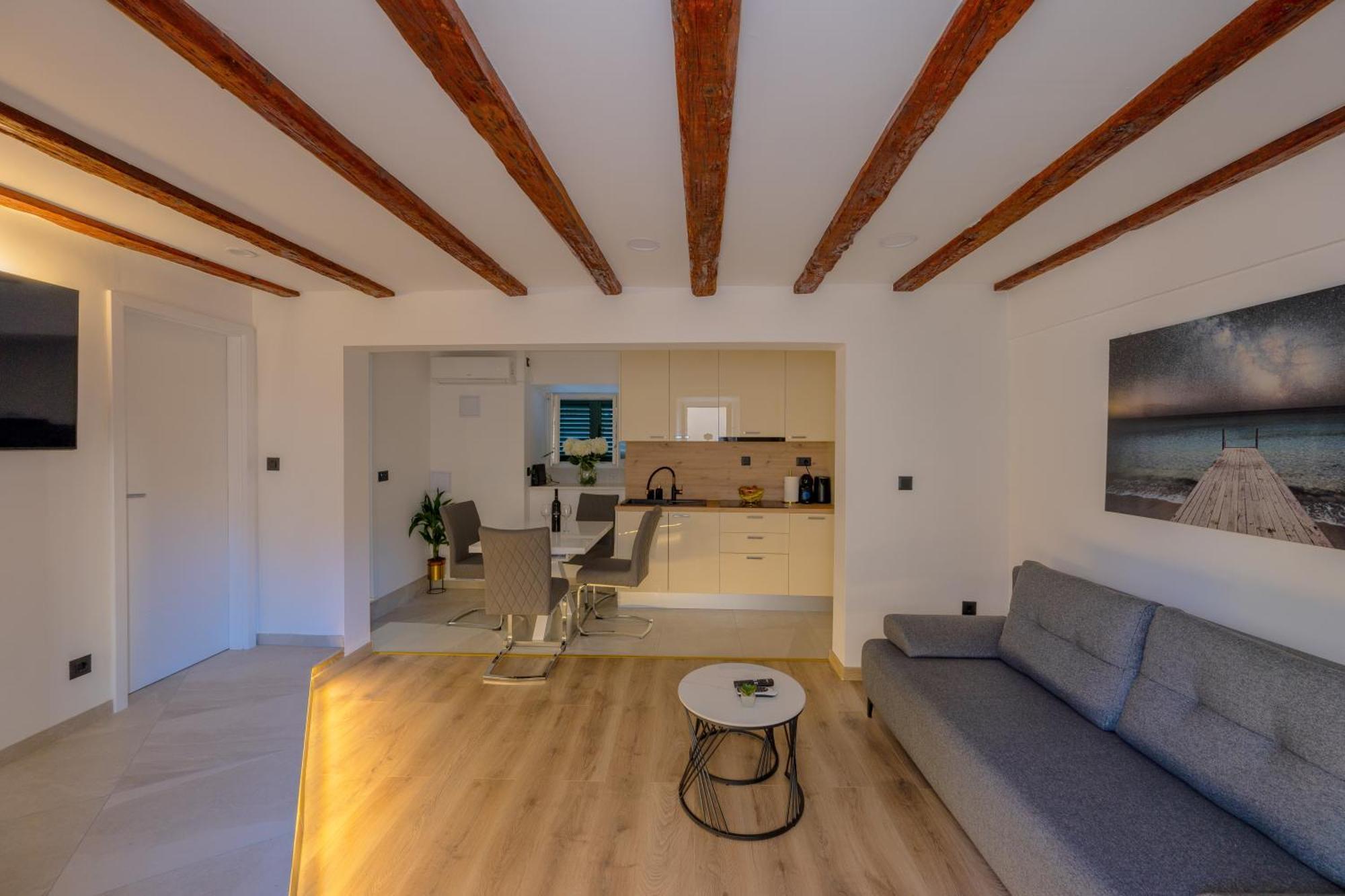 Bernard Deluxe Renovated Peaceful Old Town Gem Apartment สปลิท ภายนอก รูปภาพ