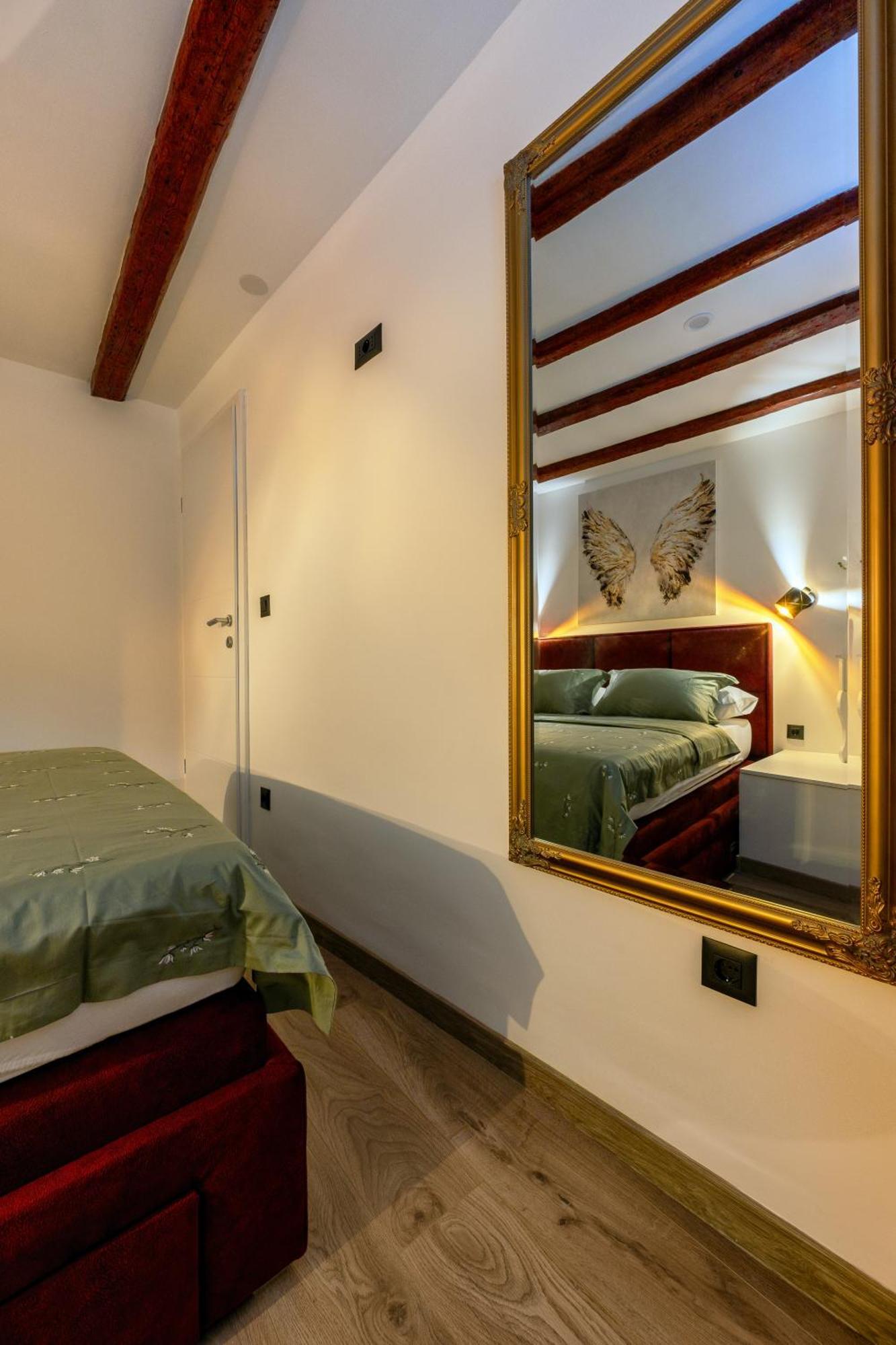 Bernard Deluxe Renovated Peaceful Old Town Gem Apartment สปลิท ภายนอก รูปภาพ