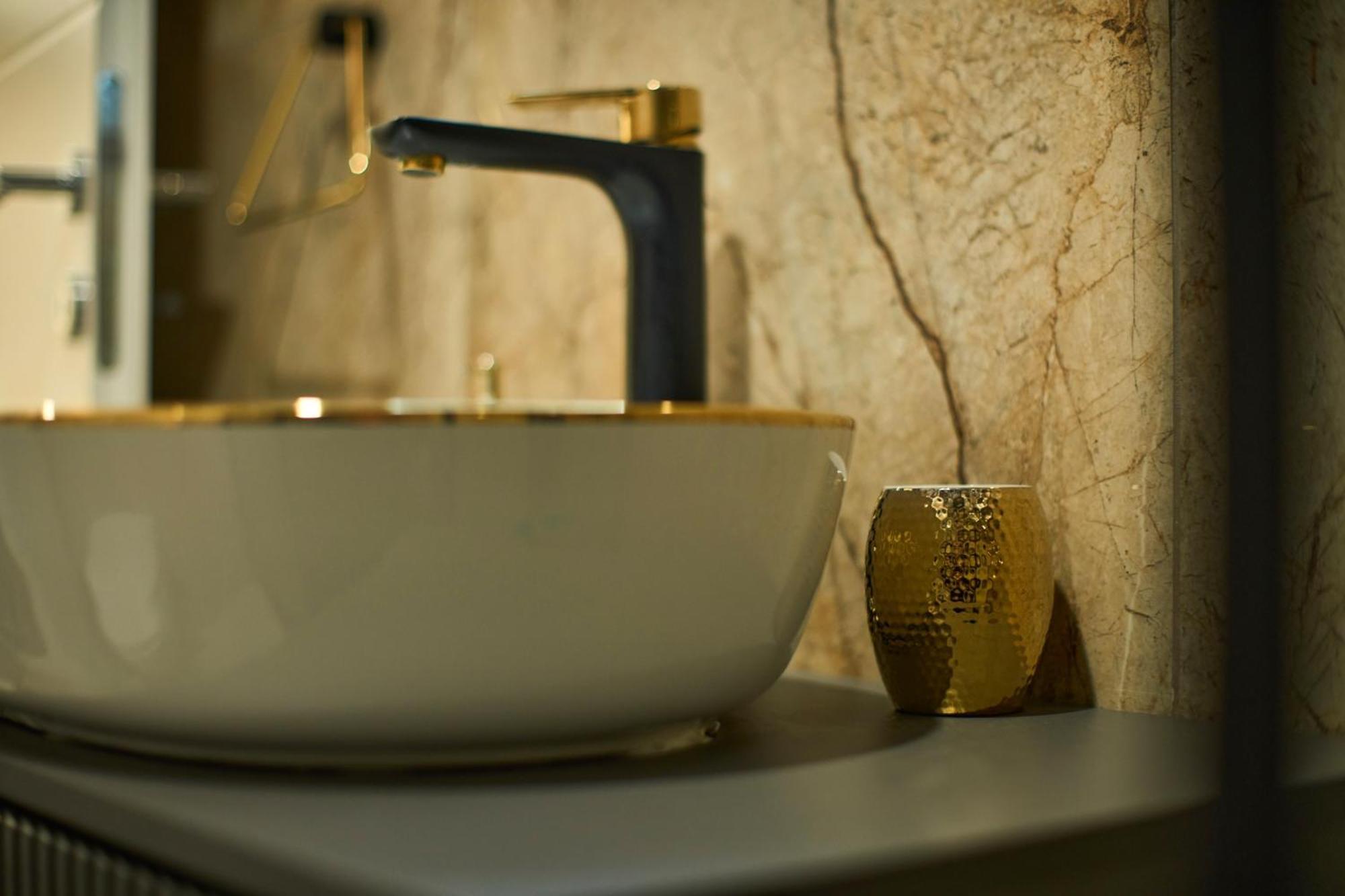 Bernard Deluxe Renovated Peaceful Old Town Gem Apartment สปลิท ภายนอก รูปภาพ